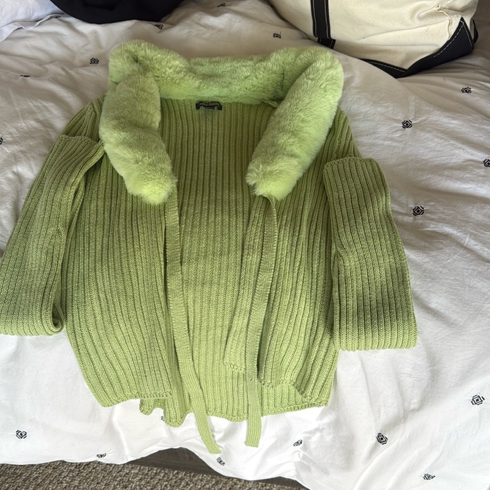 this is a soft and furry ribbed green fleece